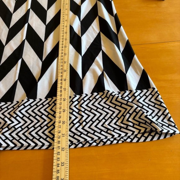 Anthony Richard’s 2X black white geometric print sequin collar tunic top - Picture 9 of 12